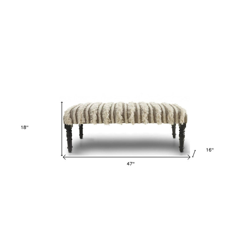 Schlafzimmerbank aus Holz mit cremefarbenem Baumwollbezug, gestreiftem Muster und Nagelbesatz - 40,6 T x 119,4 B x 45,7 H cm