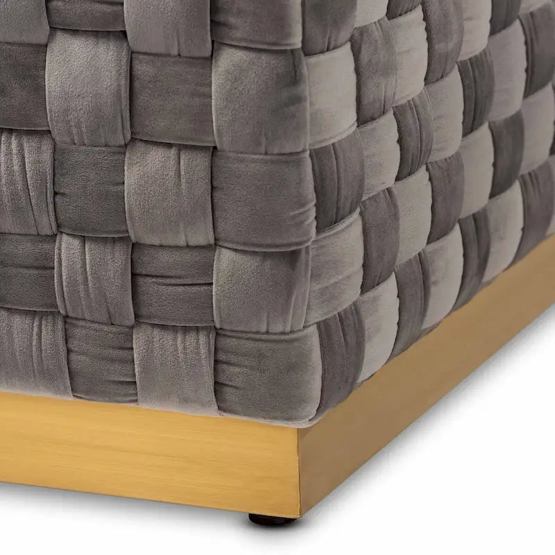Luxe Glam Quadratischer Cocktail-Ottomane, grauer Samt, goldener Sockel